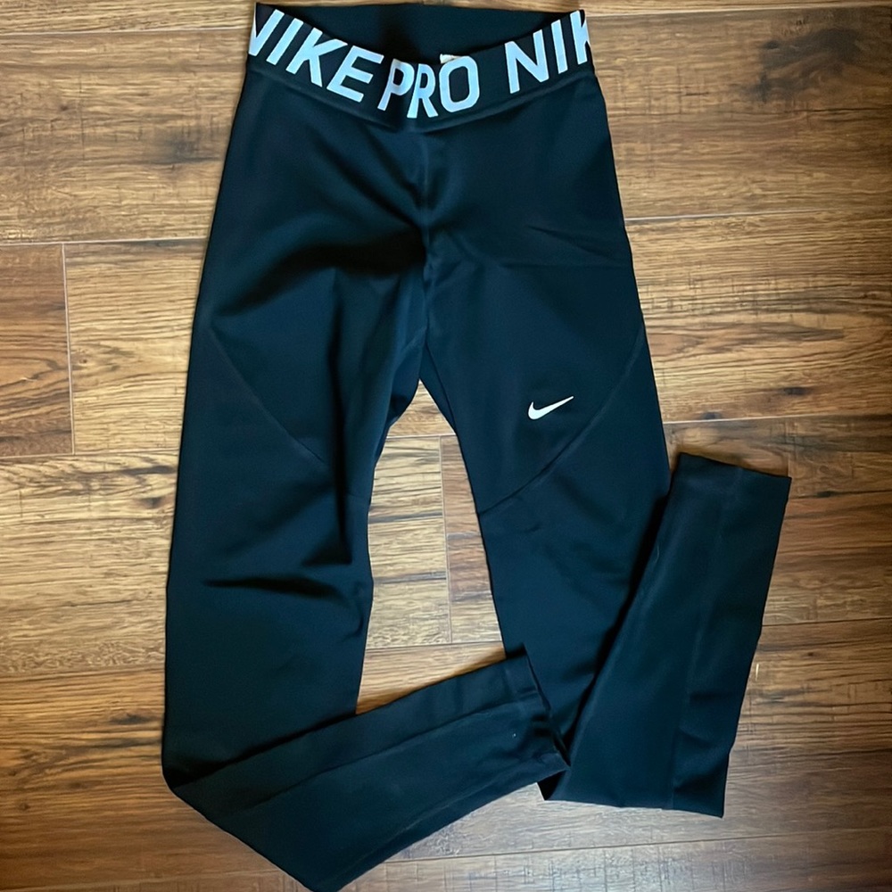 Black Nike tights